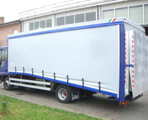 Eurocargo trasporto vetture con rampa di carico posteriore