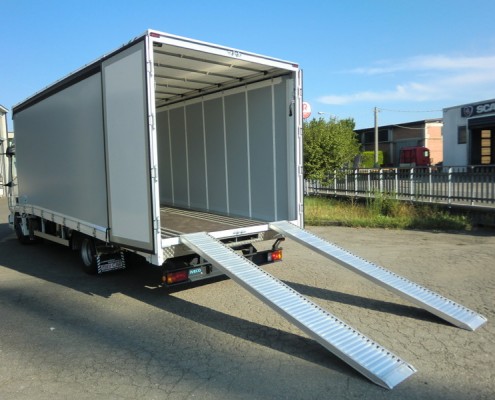 Eurocargo trasporto vetture rampe di carico sfilabili