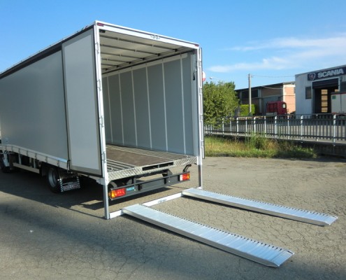Eurocargo trasporto vetture rampe di carico sfilabili