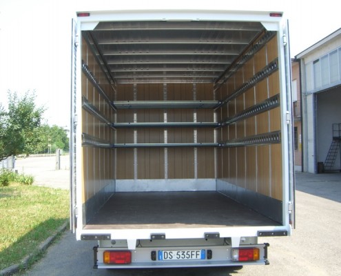 Renault - furgone trasporto abiti appesi