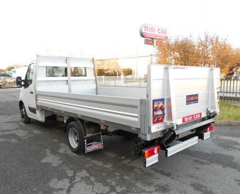 Renault - cassone fisso inox, sponda montacarichi posteriore