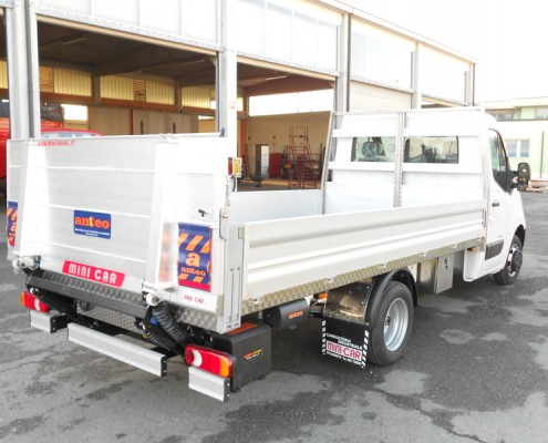 Renault - cassone fisso inox, sponda montacarichi posteriore