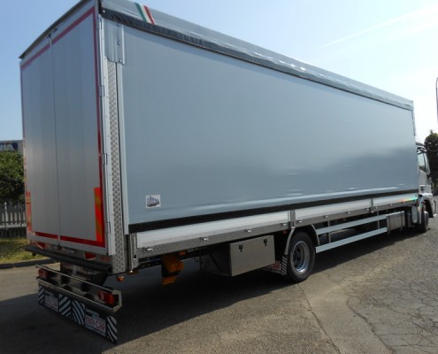 Eurocargo - cassone inox,centine regolabile, porte posteriori